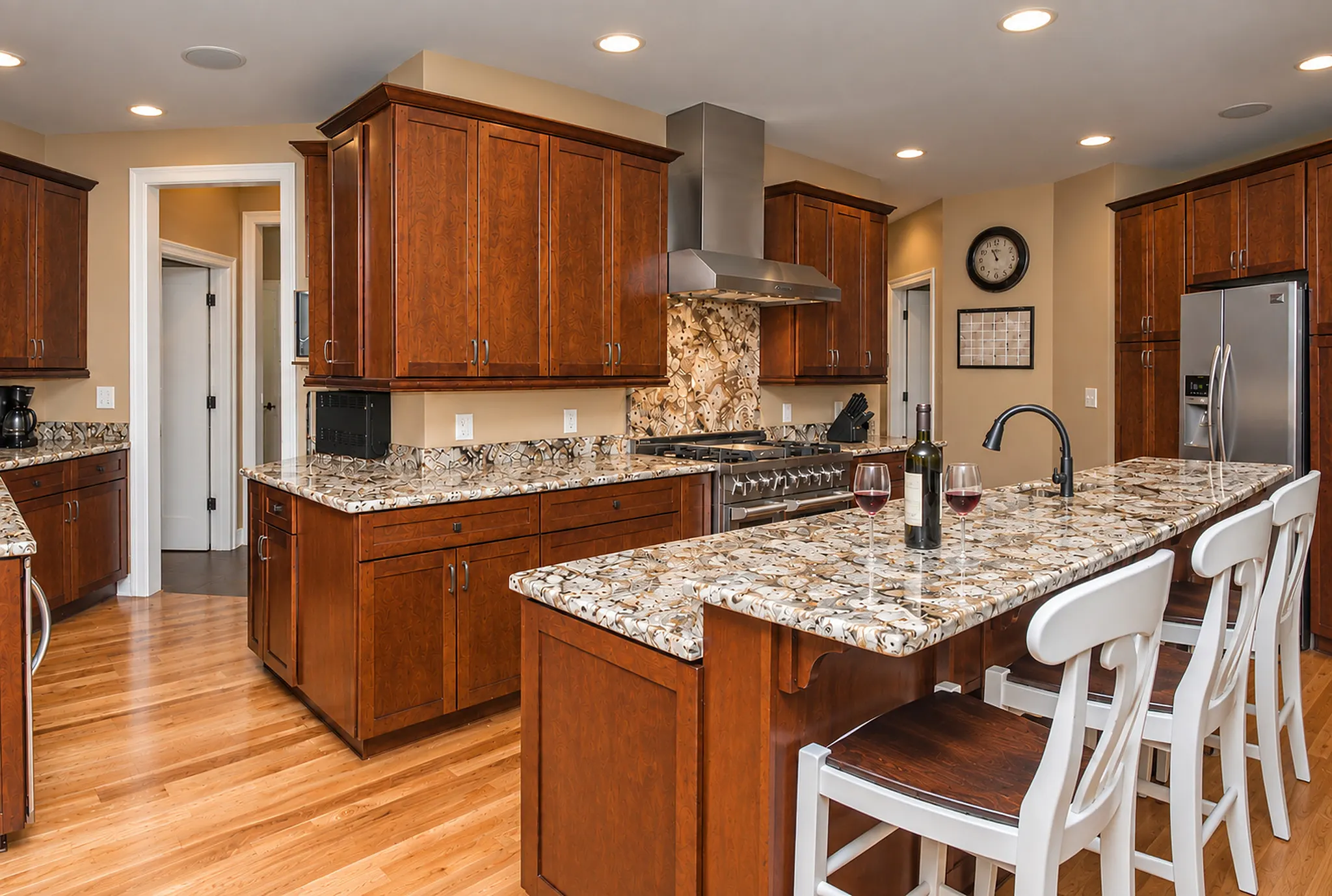 Fully equipped gourmet kitchen