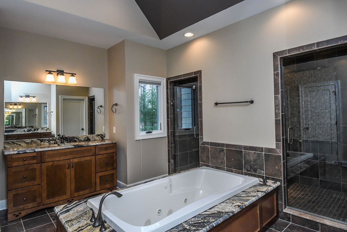 Master bathroom with modern finishes