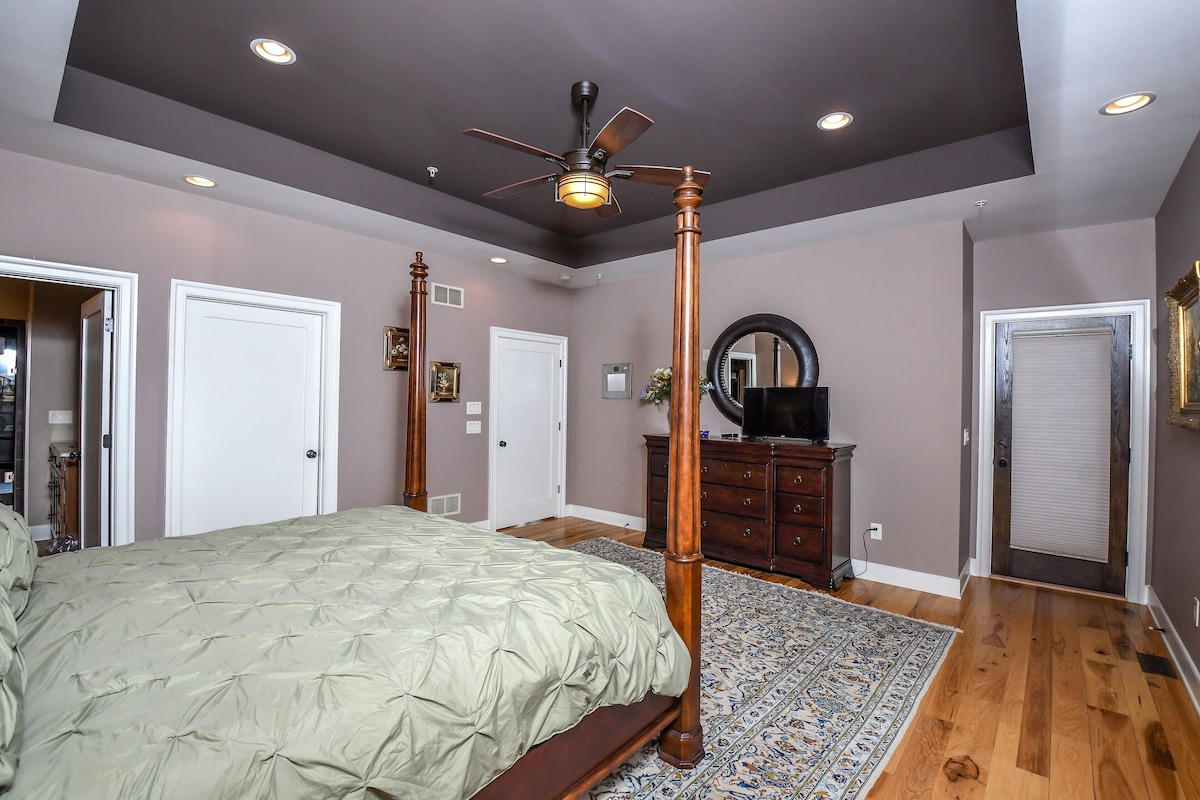 Upper level bedroom retreat
