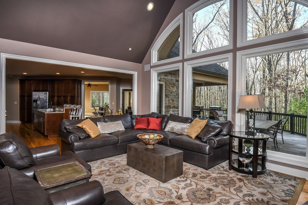 Second living area with comfortable seating