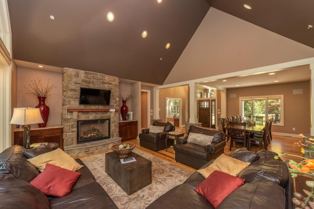 Great room with smart TV and seating for large groups at Woodland Chalet