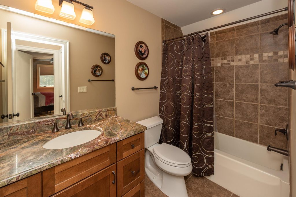 Upper level full bathroom shared between the two upper bedrooms